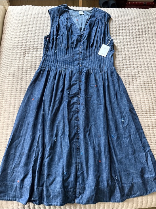Free Assembly Dresses & Skirts - Sleeveless Button-Front Navy Embroidered Midi Dress